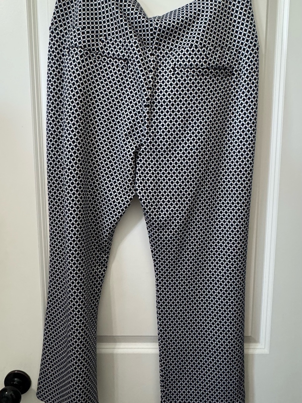 CAbi Mod Crop Navy and White pants, Women's Size Large - Picture 5 of 5